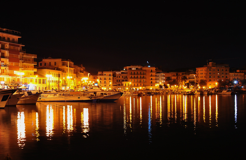 Anzio porto by night