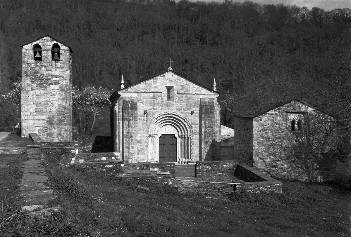 Año 1.970-IGLESIA ROMÁNICA