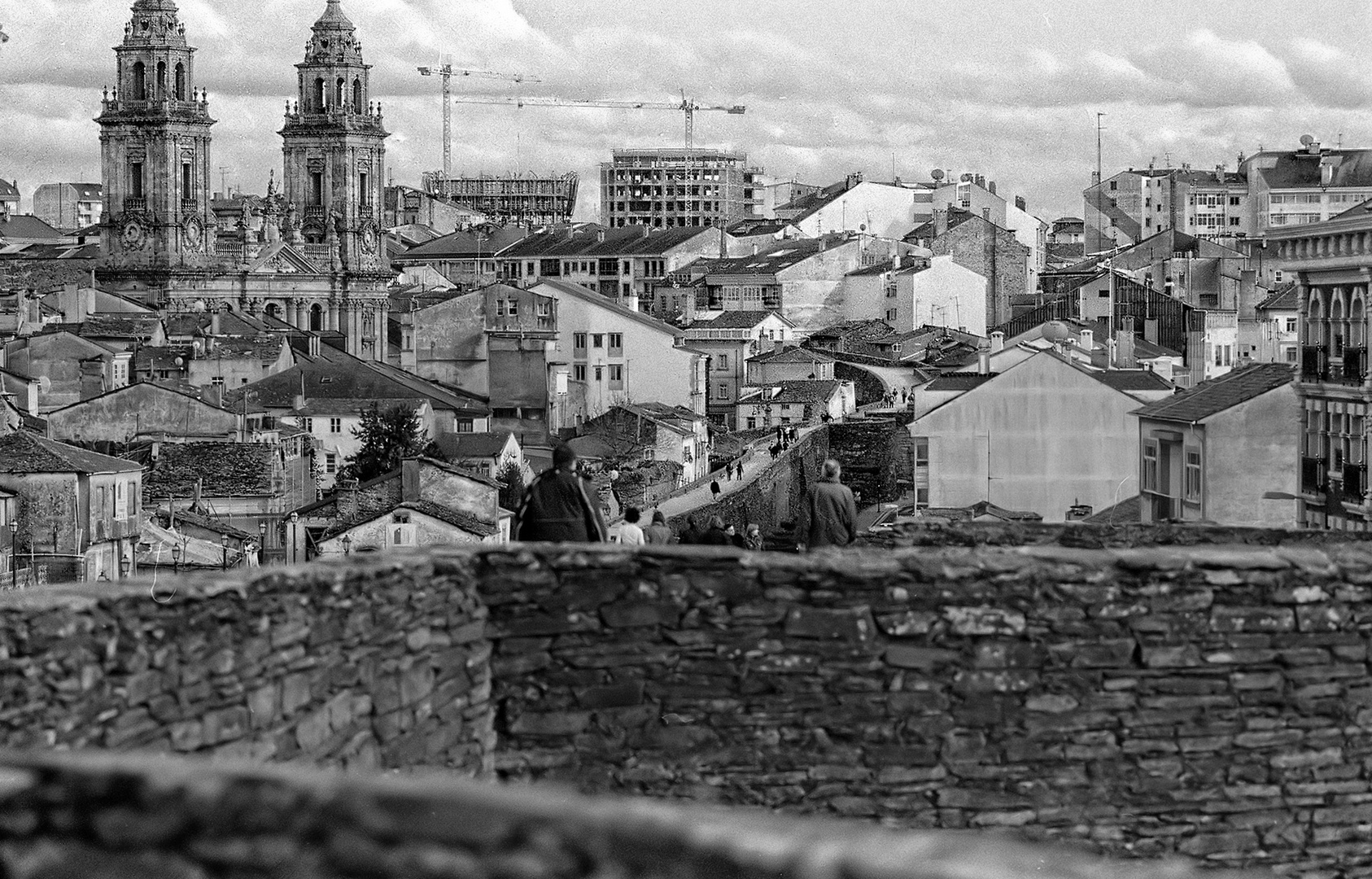 Año 2.000 - PASEO POR LA MURALLA LUCENSE