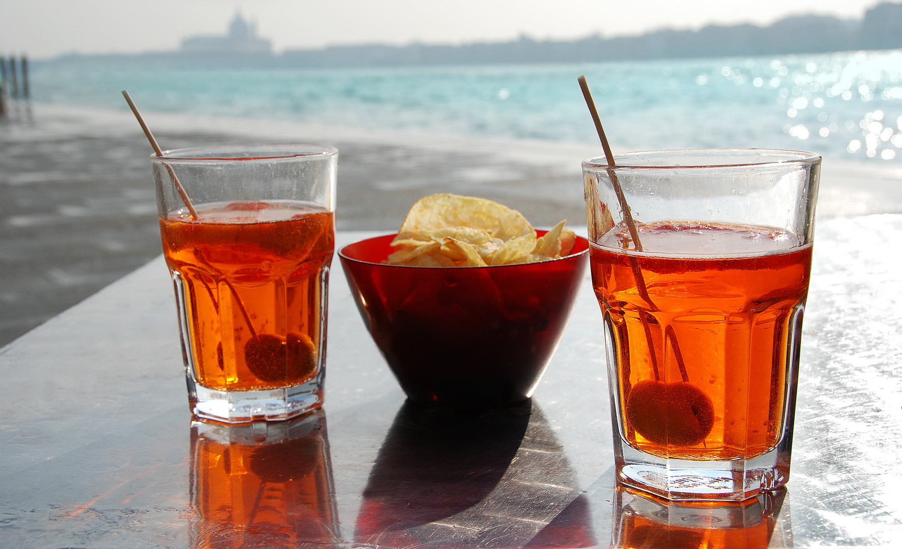 Aperol Spritz mit Chips