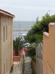 Aperçu de la mer, depuis le haut d'une ruelle - Carry le Rouet