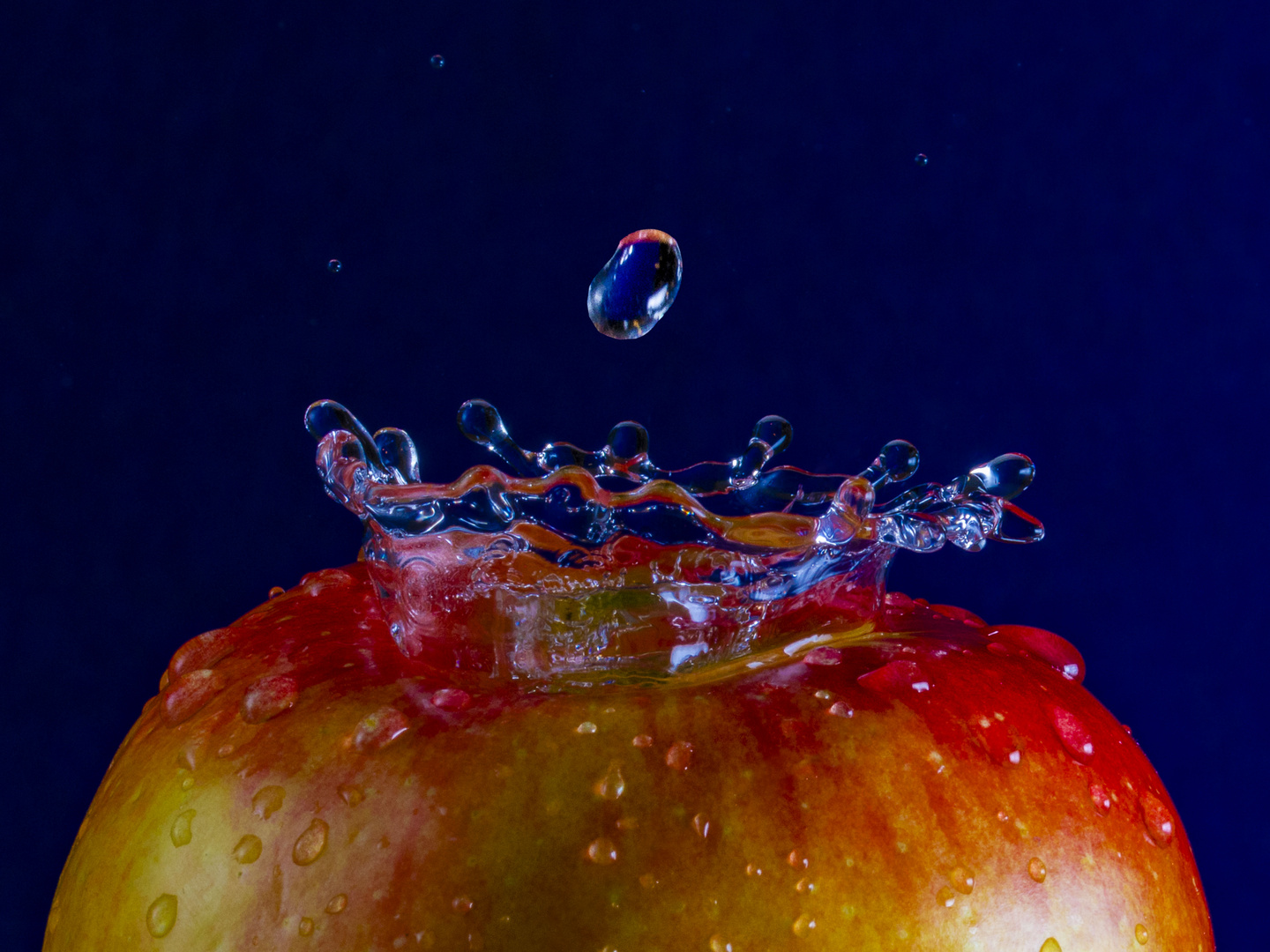 Apfel mit Tropfenkrone