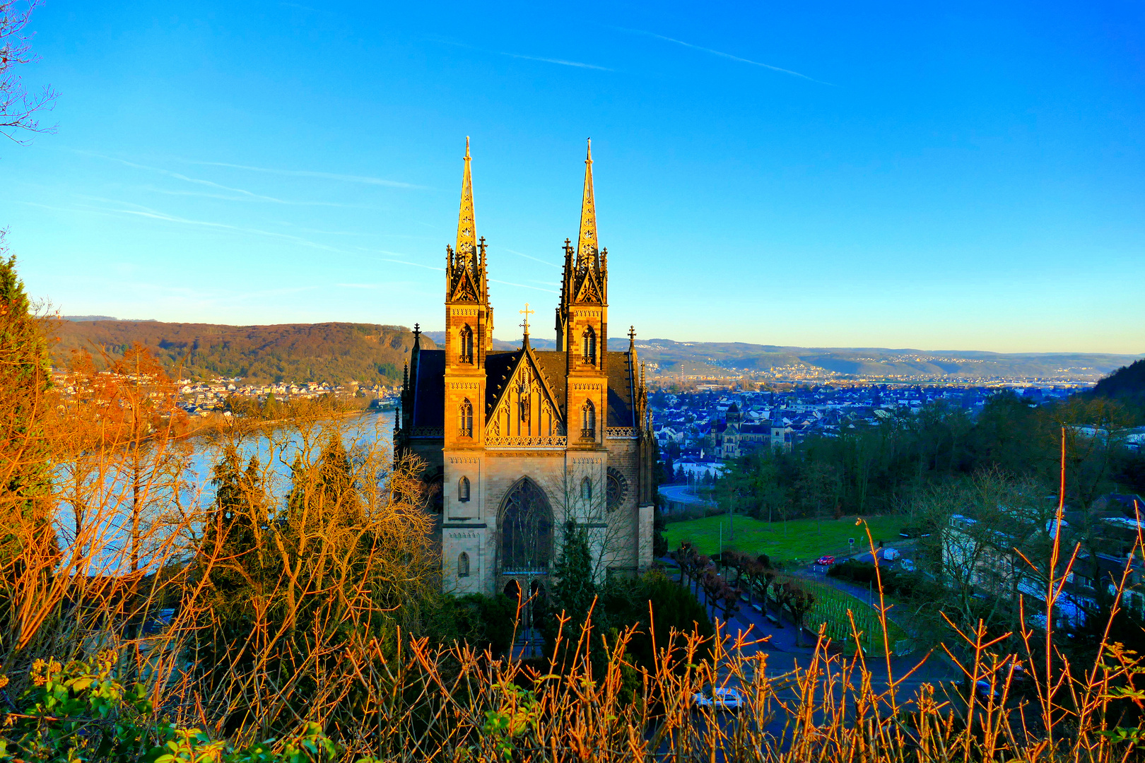 Apollinariskirche in Remagen in der Abendsonne