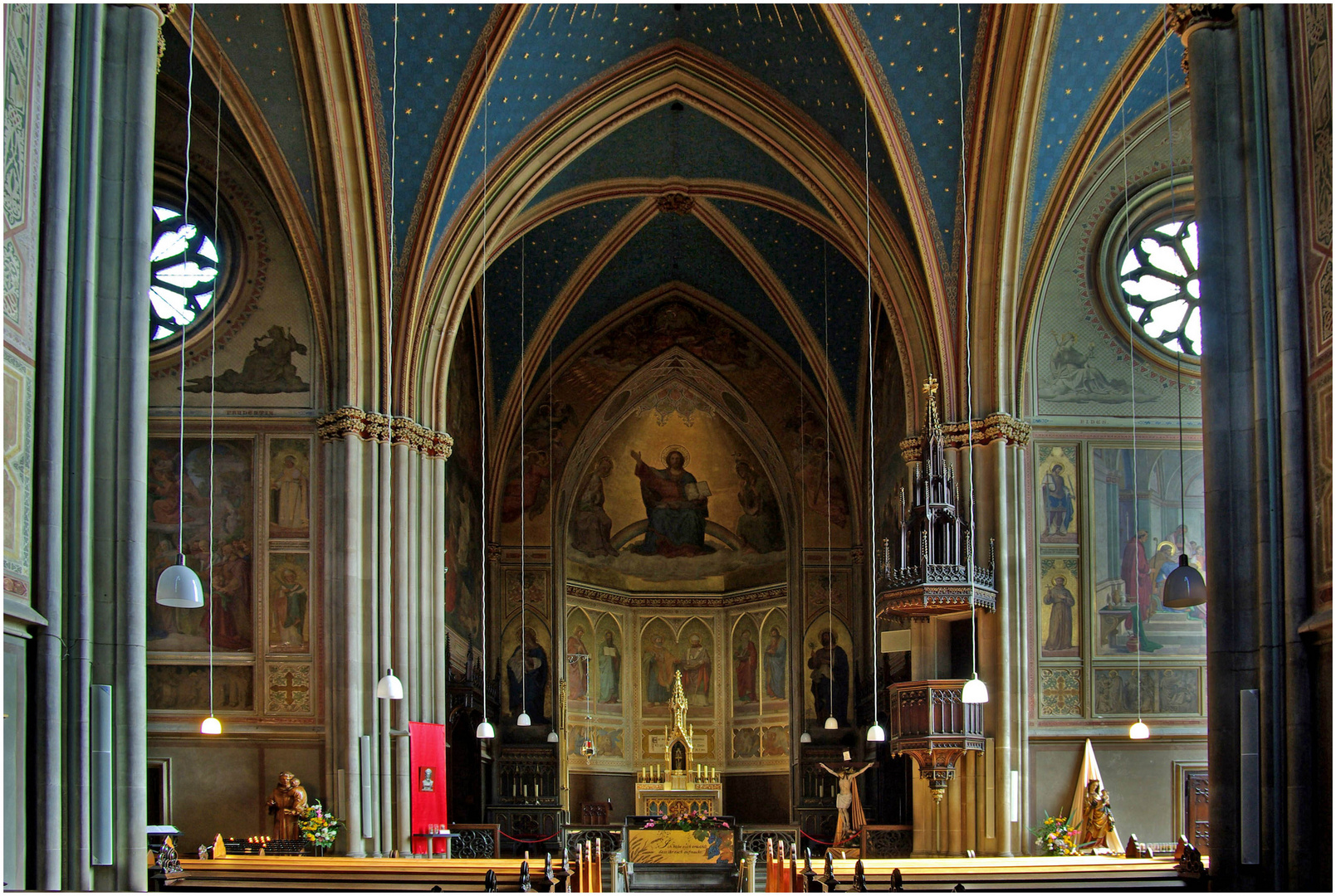 Apollinariskirche Remagen/Rhein (Blick aus dem Langhaus in den Chor)