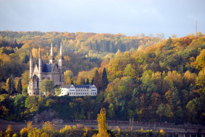 Apollinariskirche von Remagen im Herbst