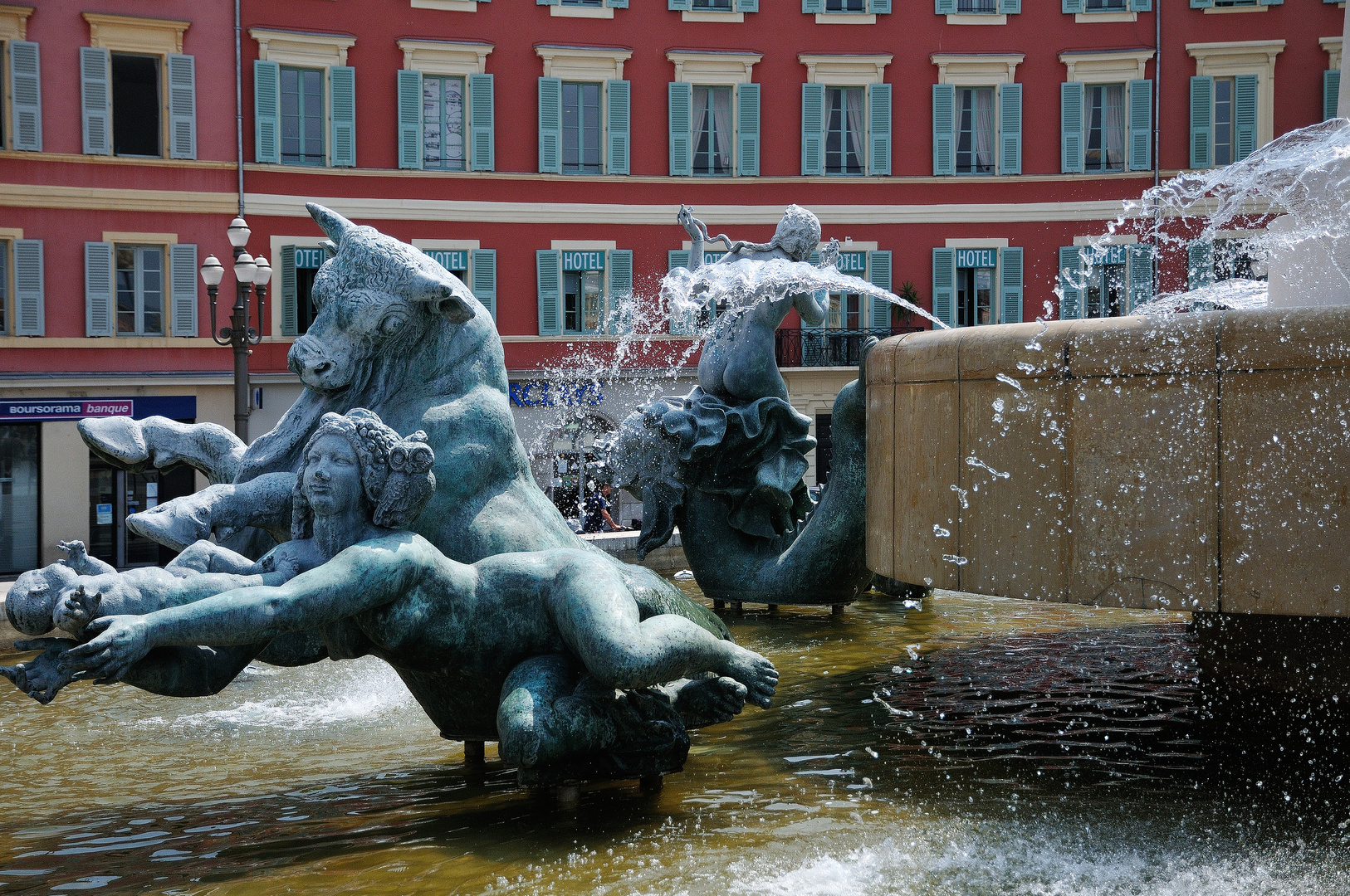 Apollobrunnen, Erde