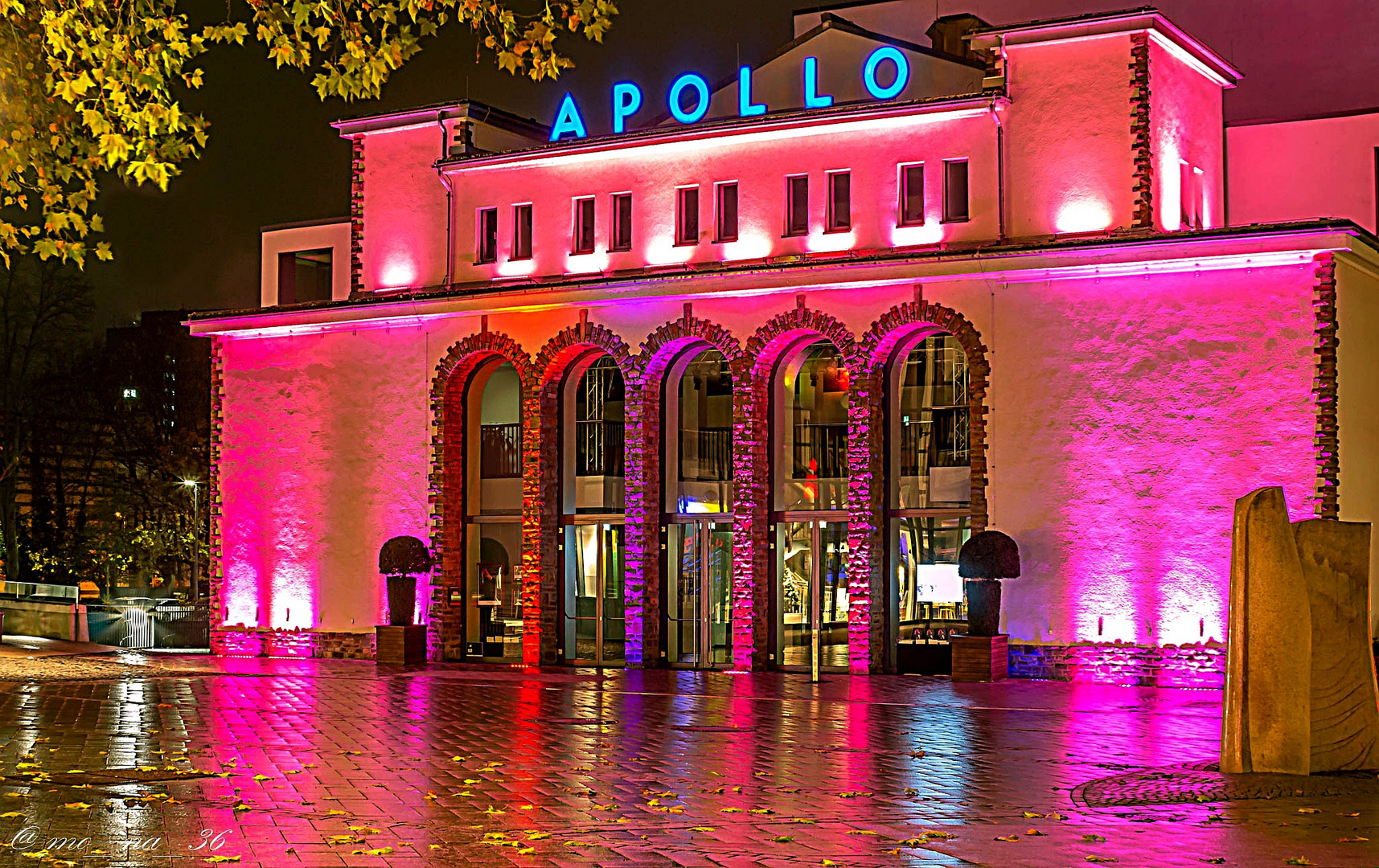 Apollotheater in den Abendstunden