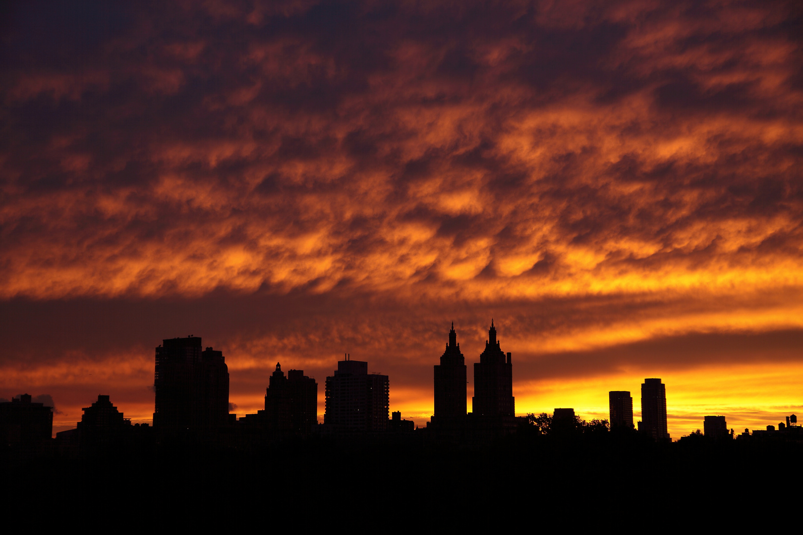 Appartmenthäuser am Central Park bei Sonnenuntergang