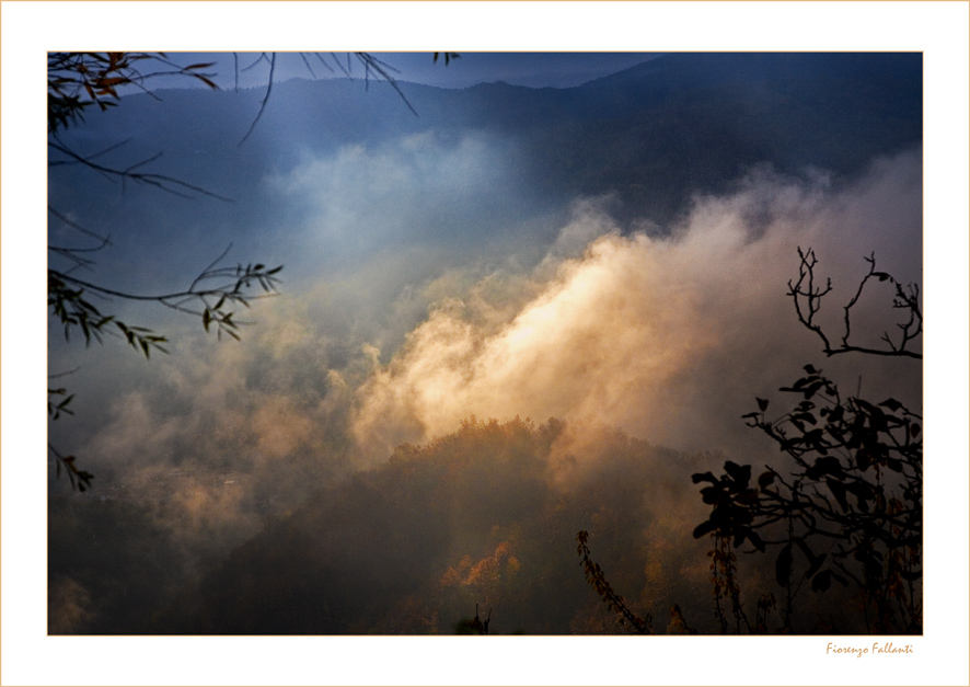 Appennino, prime luci dopo la tempesta..