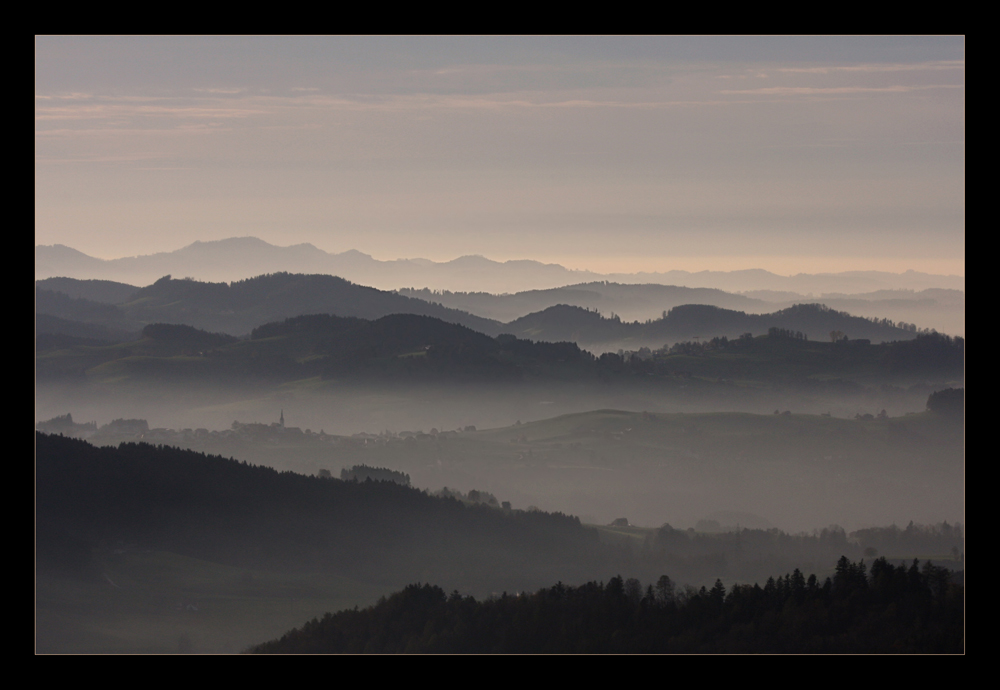 Appenzeller Hügel im Nebel ...