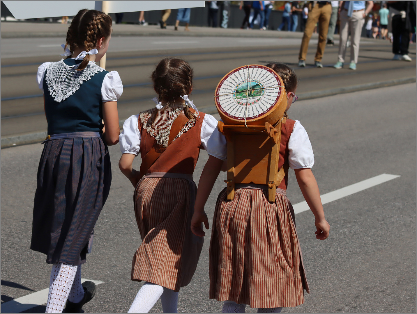 Appenzellerkäse am Kinderumzug (8)