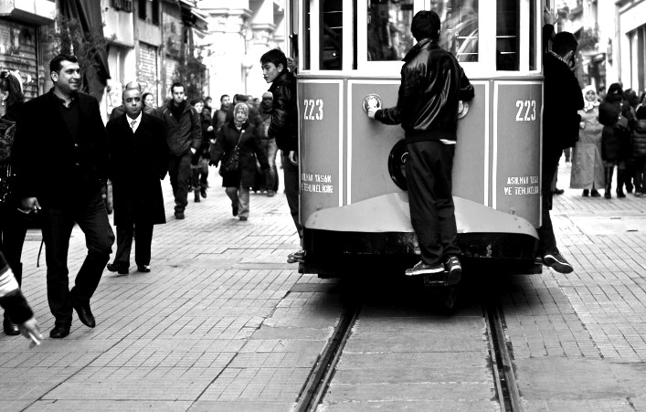 appeso al tram