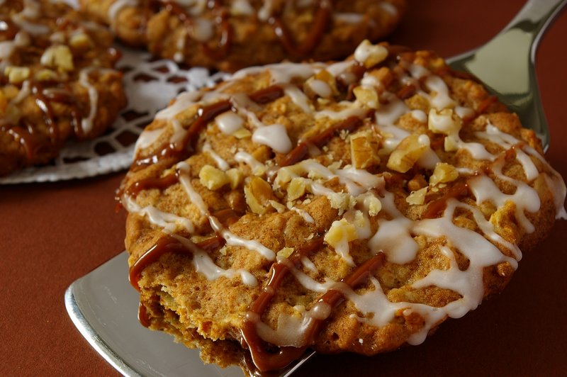 Apple and Spice Pizza Cookies