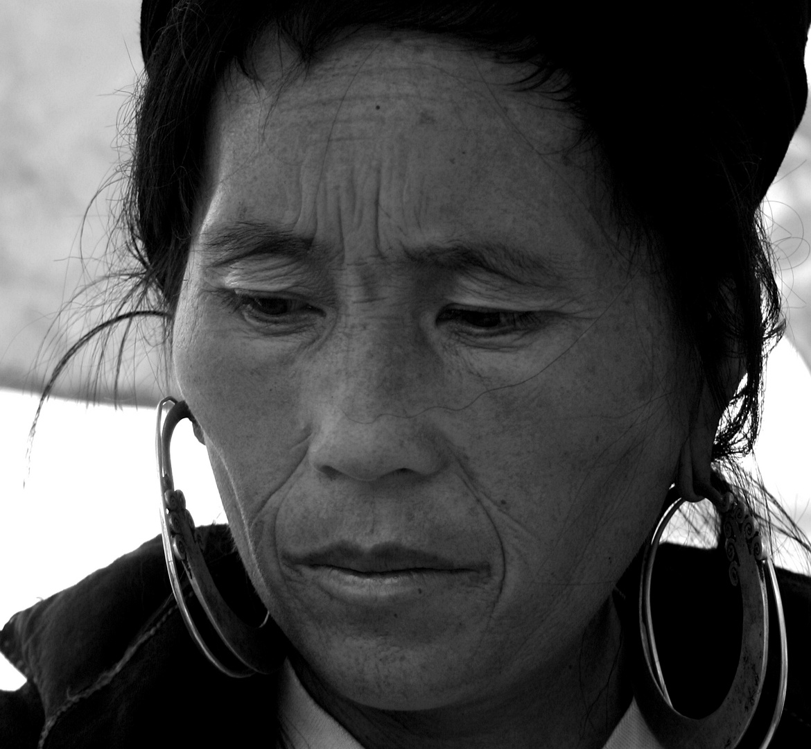 apple seller, sapa market