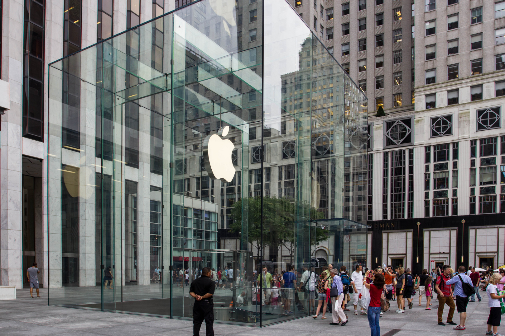 Apple Store in Manhattan Fifth Avenue