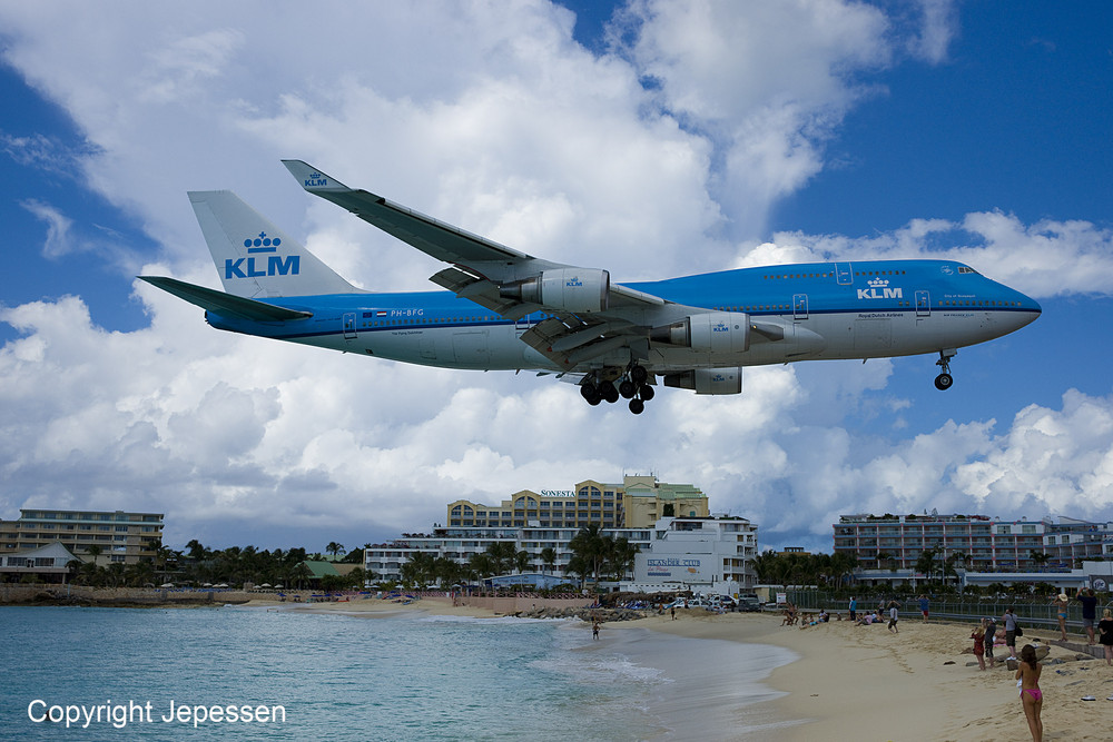 Approach Princess Juliana International Airport VI