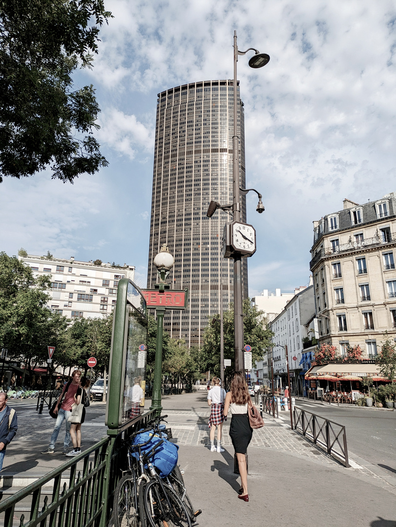 Approaching the Montparnasse tower