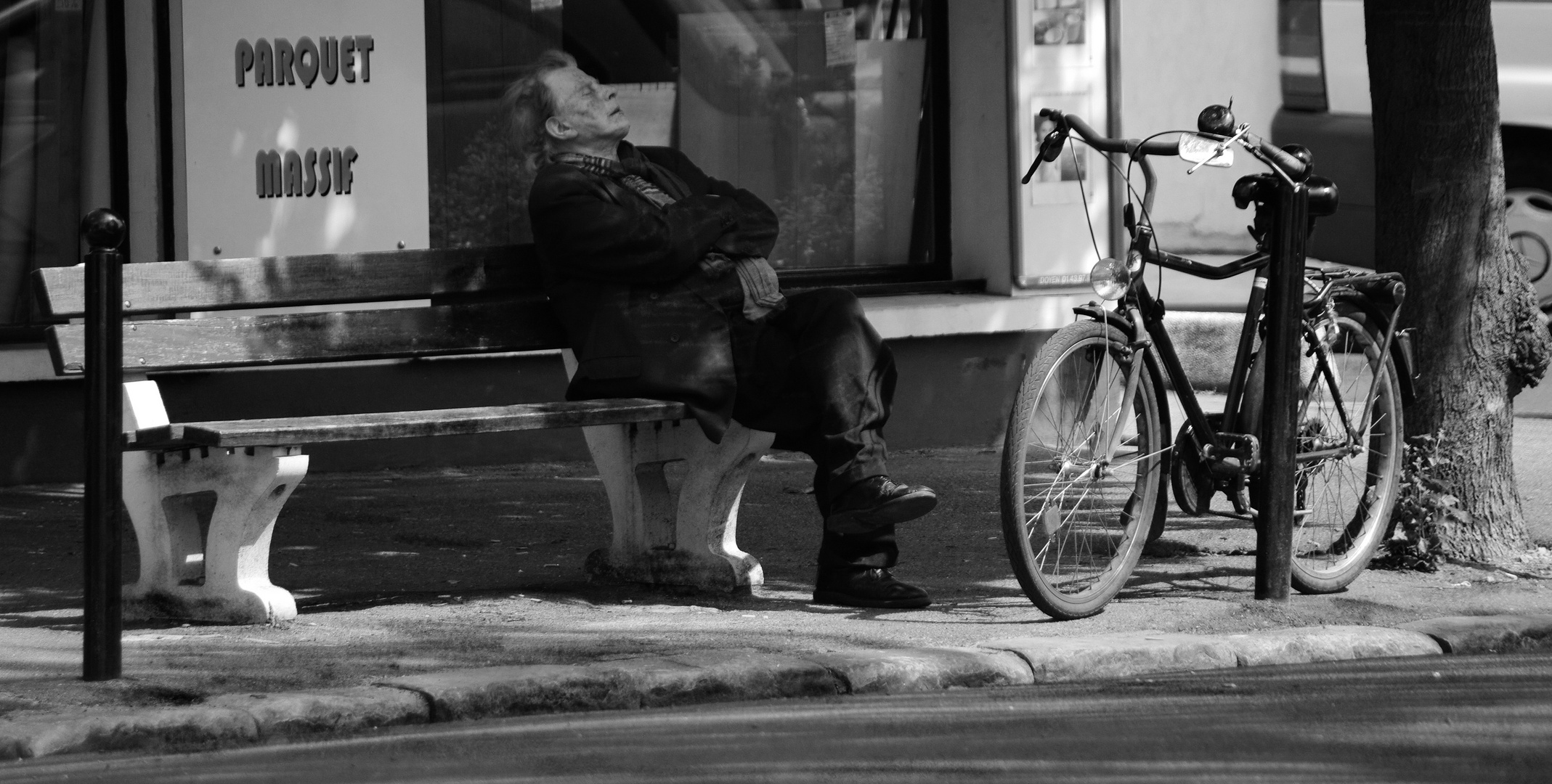 Après la sieste, je pose le parquet ...