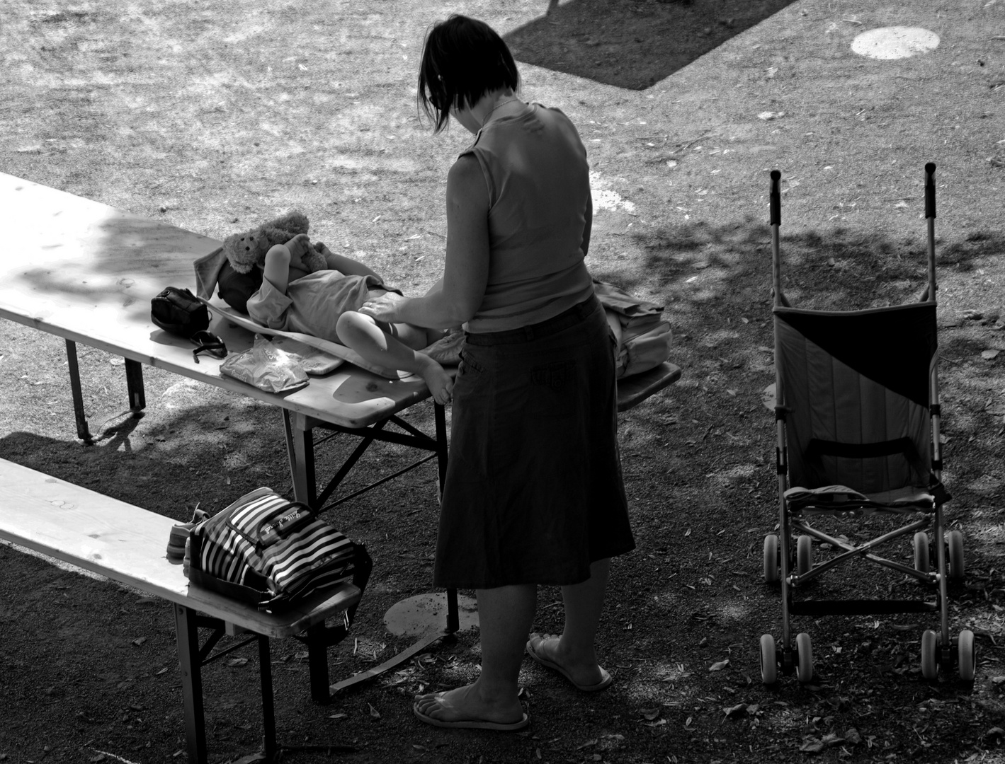 Après la sieste , on change le bébé ...