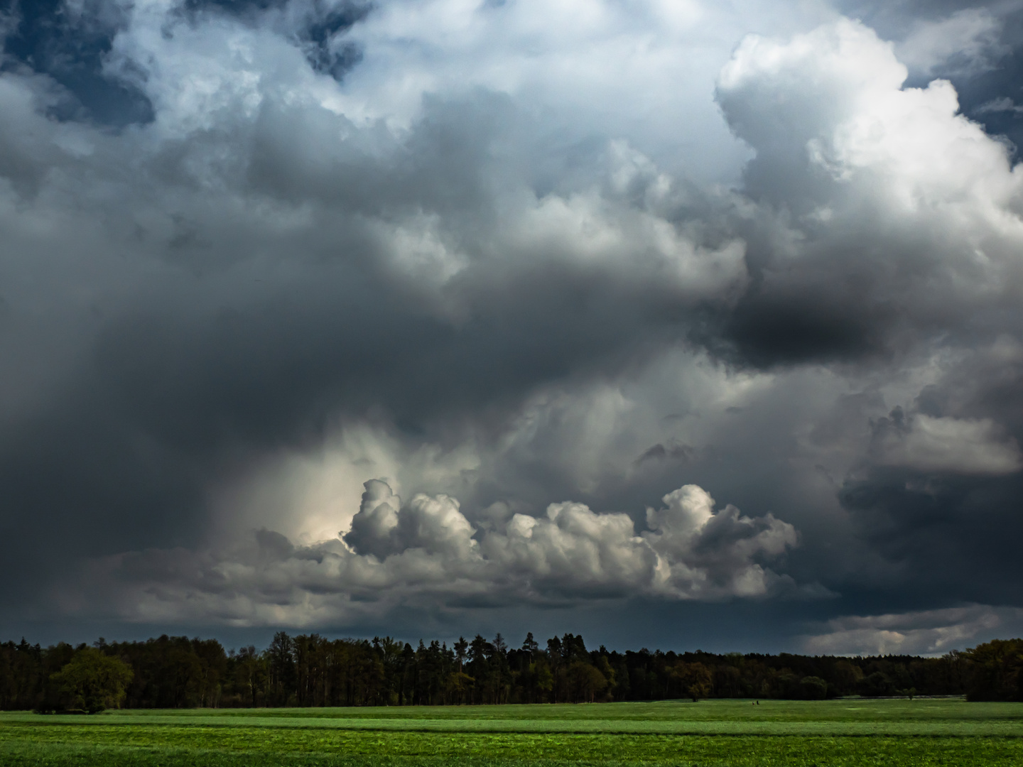 April-Wetter-Wolken 