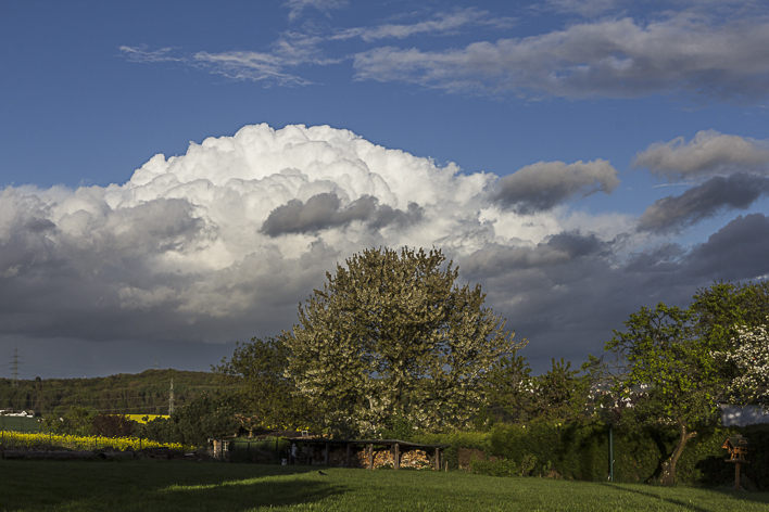 April-Wolken