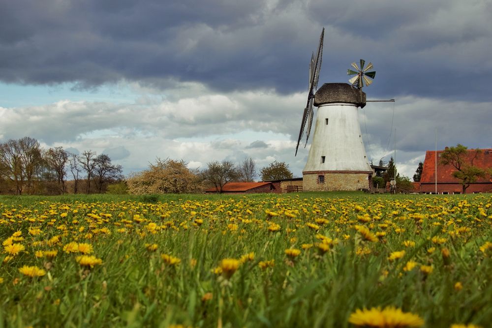 Aprilhimmel über der Lechtinger Mühle 