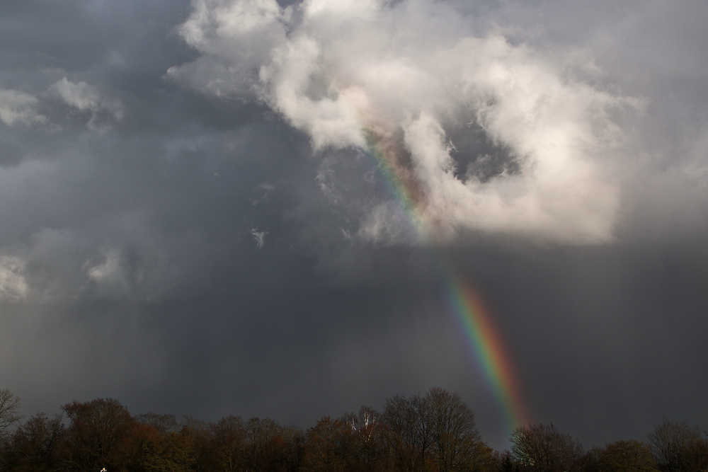 Aprilwetter mit Regenbogen