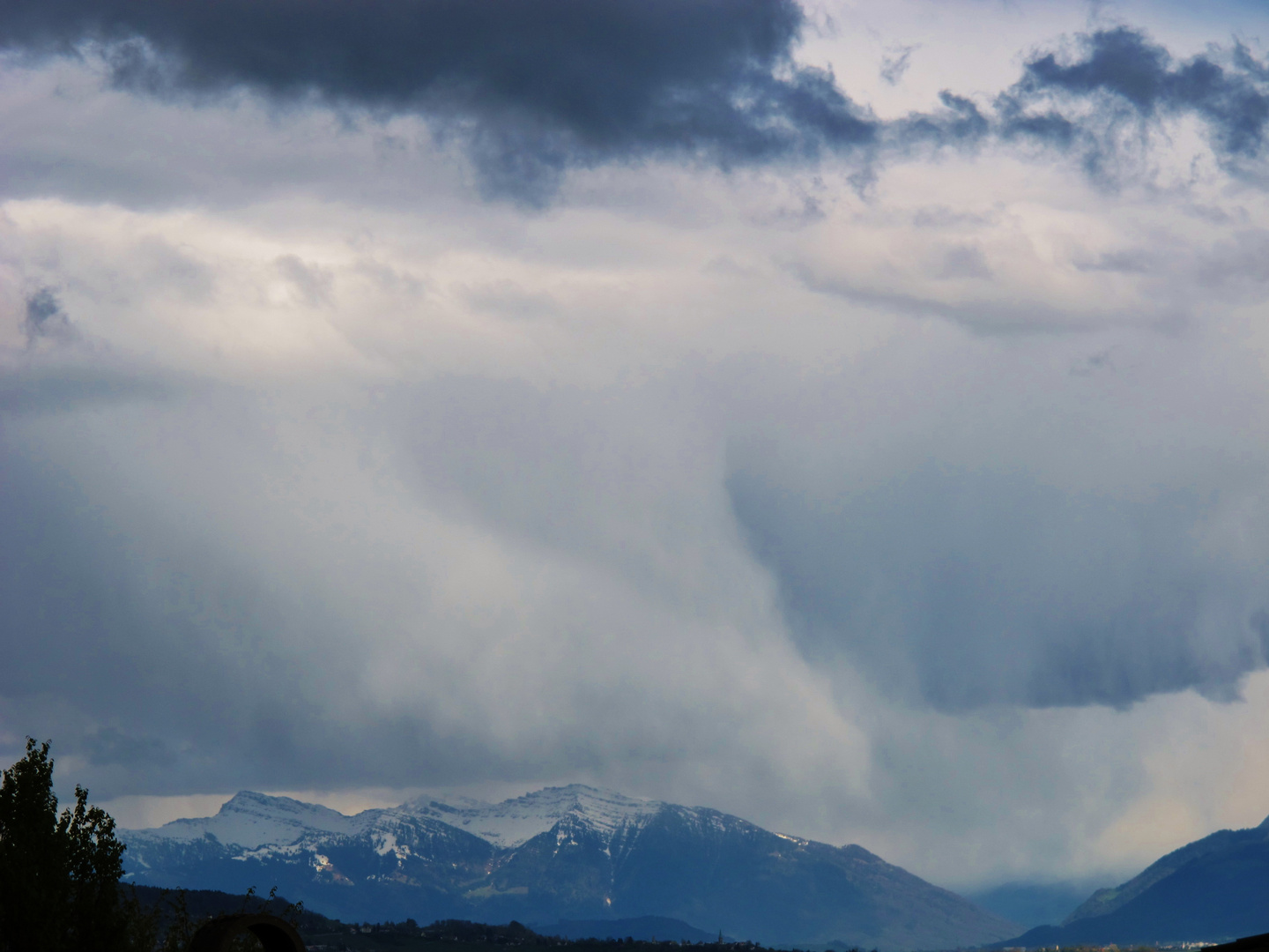 Aprilwetter überm Zürichsee