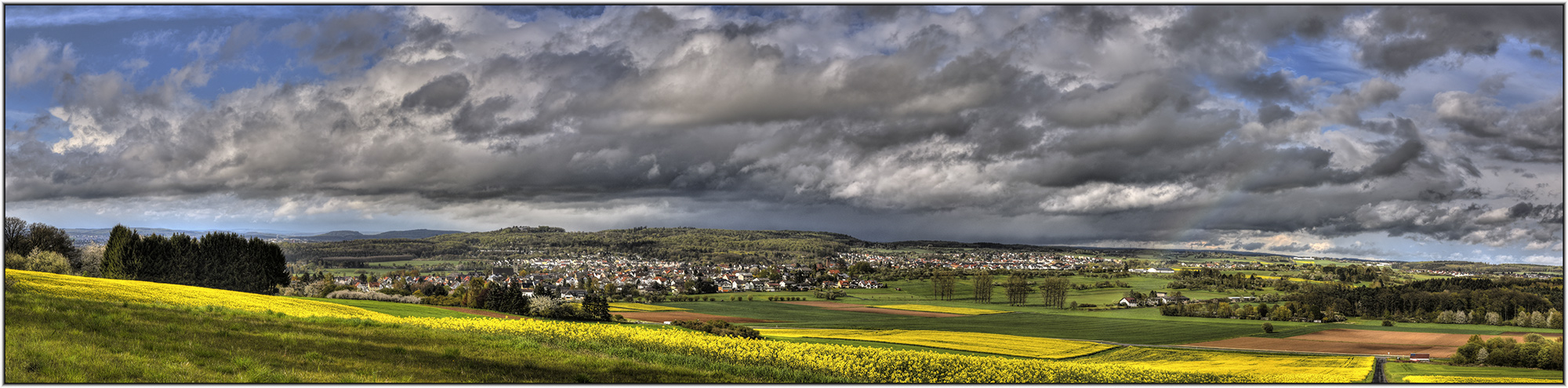 Aprilwolken über Pohlheim