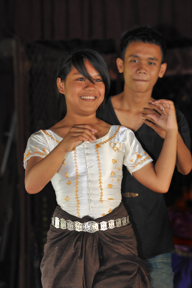 Apsara dancers 1