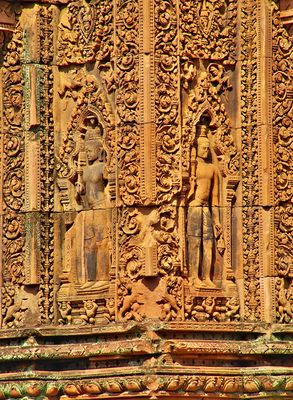 Apsara-Skulpturen am Banteay Srei Tempel