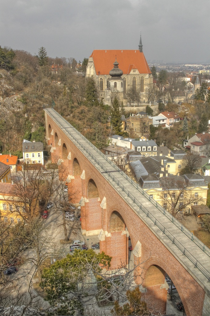 Aquaeduct und St. Othmar in Mödling