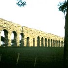 Aqueduc dans la campagne romaine