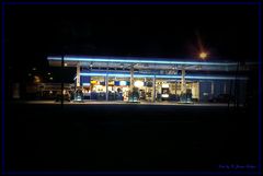 Aral Tankstelle tief in der Nacht Rüsselsheim