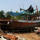Arbeit am Boot (Thailand, Samut Songkhram)