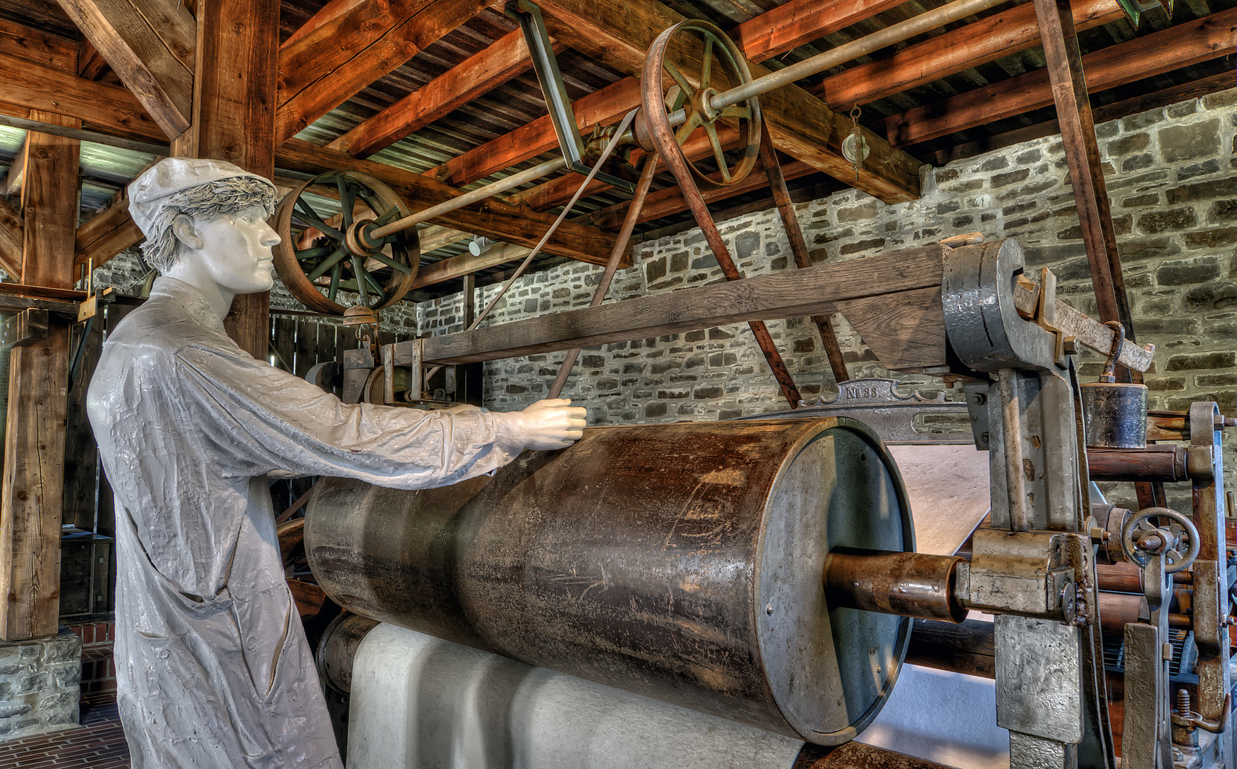  Arbeit in der Papiermühle 