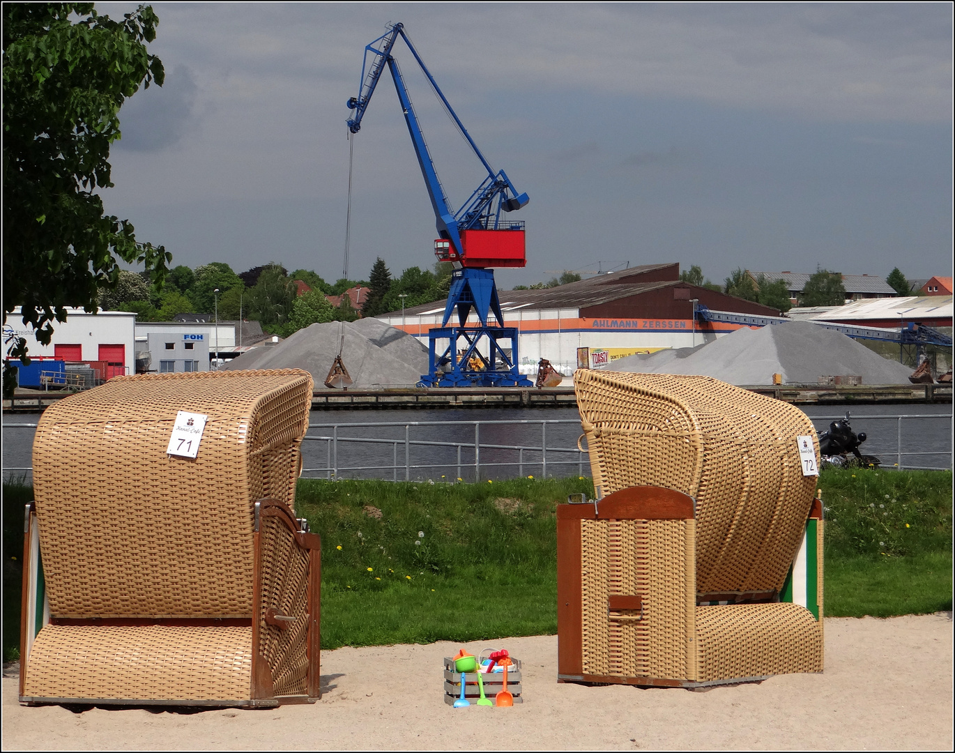 Arbeit und Freizeit...paßt sehr gut zusammen...besonders wenn man auf der Freizeitseite sitzt