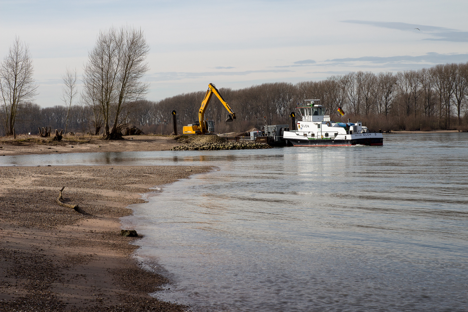 Arbeiten am Rhein