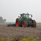 Arbeiten auf dem Acker auch bei Starkregen