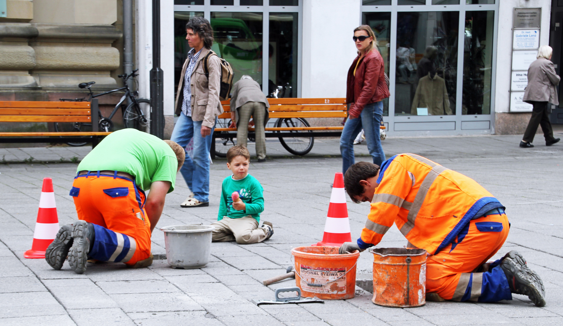 Arbeiten unter kritischen Blicken