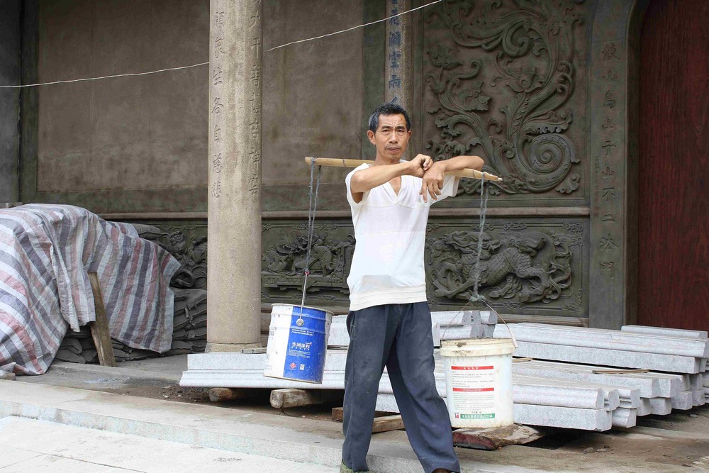 Arbeiter am Budistischen Tempel in Fuzhou