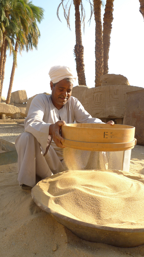 Arbeiter im Karnak Tempel, Ägypten, Luxor