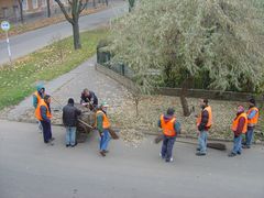 "Arbeitseinteilung!"unter meine Schlafzimmerfenster!