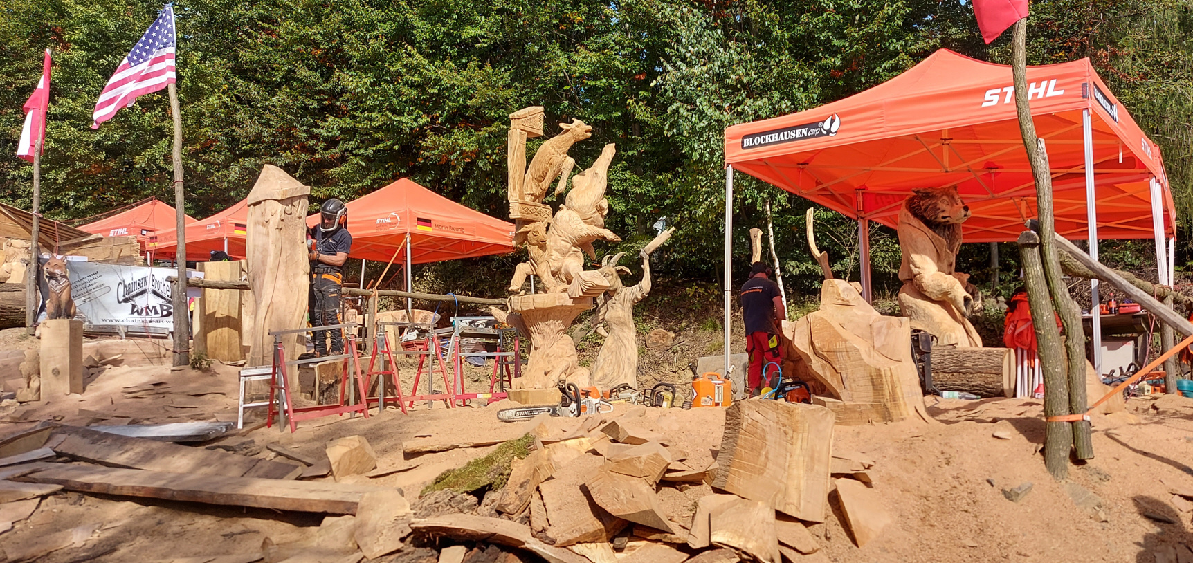 Arbeitsplatz der Holzkünstler unter