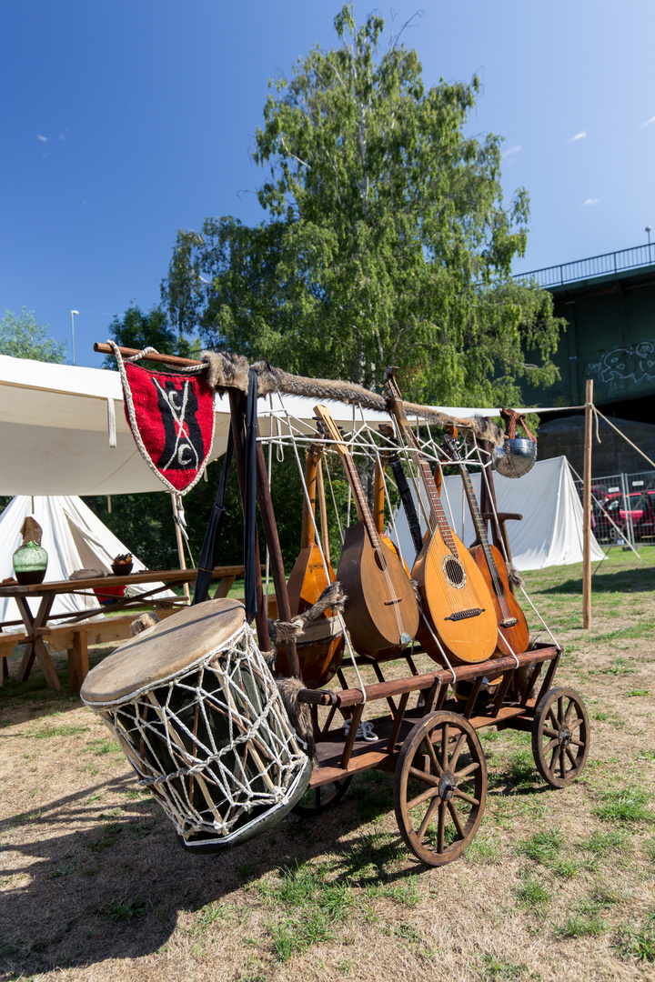 Arbeitsplatz eines Gitarren-Roadies im Mittelalter