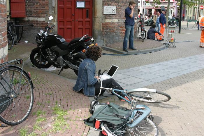 Arbeitsplatz verloren, jetzt auf die strasse gehen :-)