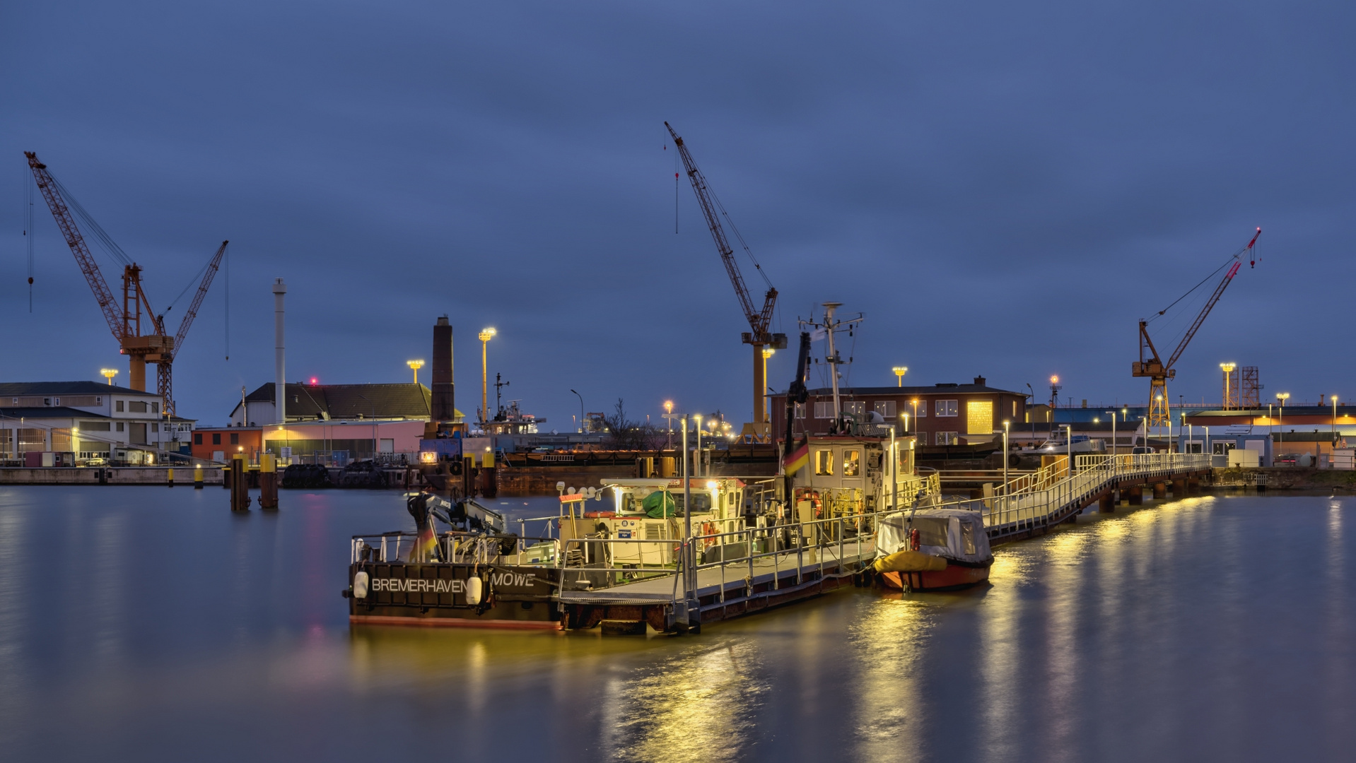 Arbeitsschiffe im Kaiserhafen