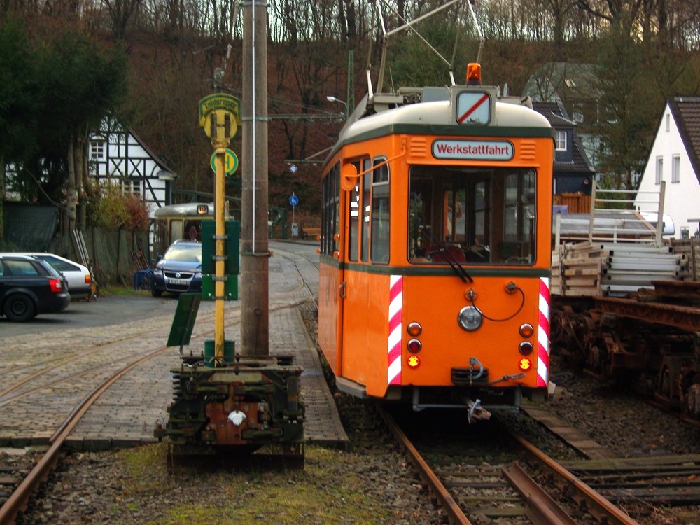 Arbeitswagen abgestellt vor dem Straßenbahnmuseum Wuppertal-Kohlfurth