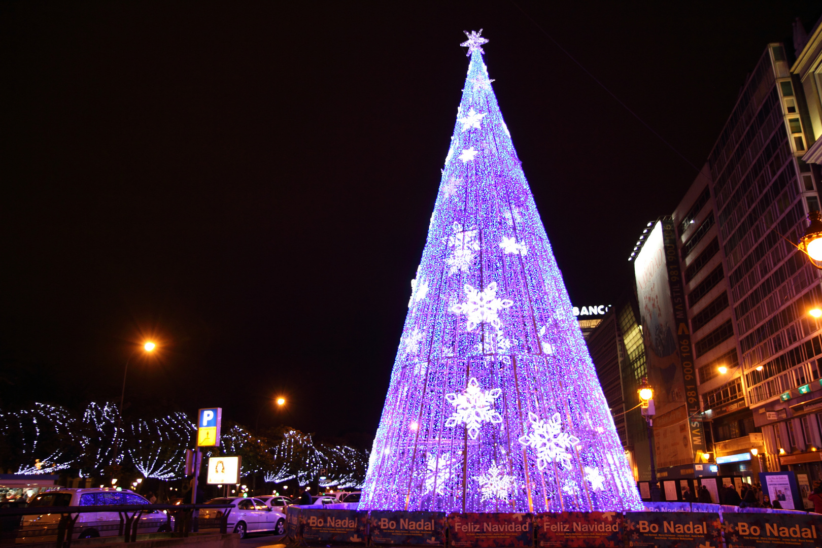 Arbol de Navidad moderno (Obelisco, A Coruña)