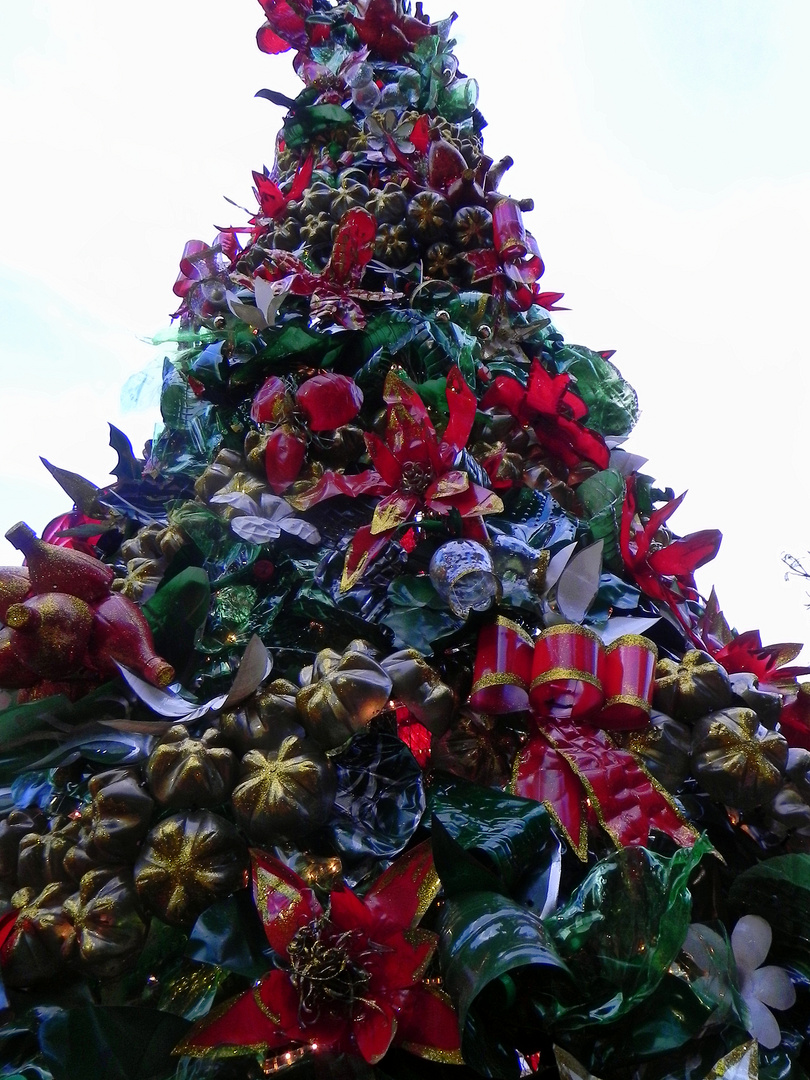 arbol de navidad,de reciclados de botellas plasticas